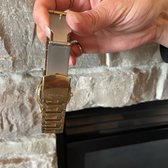 GLISTENING GUESS WATCH…WINNING GIFT FOR SELF OR OCCASION!👍⭐️❤️ - Picture 10 of 12